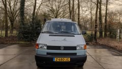 Surfer – 2p Volkswagen bus uit 1998