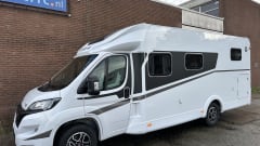 17/18 – Luxurious, comfortable camper with 2-person fixed bed and 2-person lifting bed!