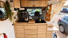 Loesje – Unique 2-person campervan for adventure & luxury!