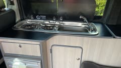 Milan the Campervan – Volkswagen Campervan mit 5 Schlafplätzen, Baujahr 2012