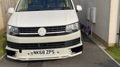 Freddie – 4 berth Volkswagen campervan from 2018 (Air con & Diesel heater)