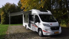 Beautiful 4 pers. 2015 semi-integrated, with complete inventory.