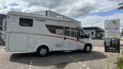 T67s2 – SunLight T67s 4-person (with roof air conditioning!)