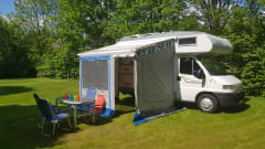 Beautiful camper for family, two people or alone (surf trip)