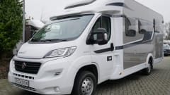 Carado Half Integral, Queen Bed, Lift Bed!!