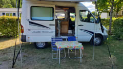 Barry Klasbak – Compact, cozy and maintained Mercedes Sprinter for 2 (tall) people