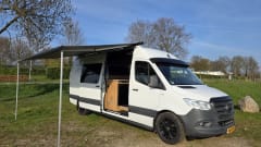 White SportsPearl – 3-sitziger Mercedes-Benz Bus aus dem Jahr 2019