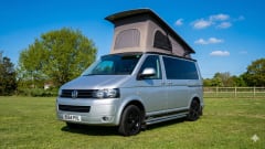 Dora the Explorer – VW Transporter Campervan | Sleeps 4 | Pop-Top Adventure Van