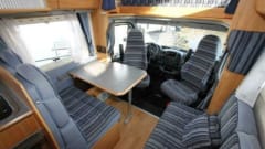 Bob – Spacious, cozy camper with air conditioning + navigation for family