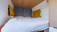 Keesie – Volkswagen Crafter Off-Grid Bus Camper with Roof Terrace