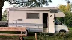 Atmospheric 5-person camper including bedding