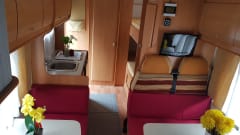 Seven-berth motorhome with double dinette