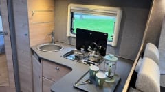 Spacious camper, full option, incl. air conditioning, for up to 4 people. 