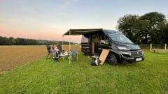 4p Sunlight bus uit 2021