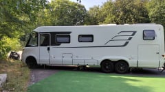Highway Haven – 5-person Hymer integrated from 2021 (Mercedes) 