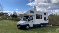 Fijne gezinscamper met 6 zit & slaapplaatsen.  – 6p Fiat alcove from 2004