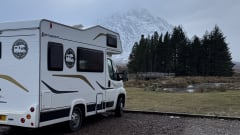 Maggie – Luxe camper met 4 slaapplaatsen en zonnepanelen, bestuurbaar met een normaal rijbewijs. 