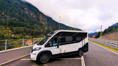 CAMPERO – Luxury 2022 4-Berth Chausson X550 for Your Next Adventure