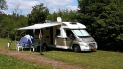 Neat, complete and comfortable family camper