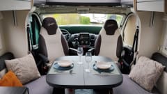 4-Personen-Challenger 337 VIP GA, automatisch, halbintegriert, ab 2021
