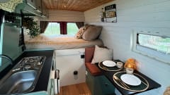 DiDi – Hip self-sufficient 2p VW Bus camper