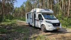 Bertha – Very Luxury, 2 or 4 person LMC semi-integral camper (automatic)