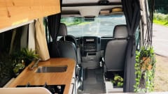 Cozy 2p Mercedes-Benz bus from 2008