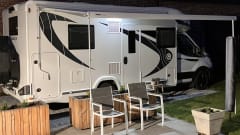 Spazioso e confortevole Ford Chausson 720 - 170 CV - fino a 5 persone 