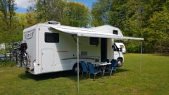 Zeer LUXE 6 pers. Camper met Airco en XL Garage BJ 2013