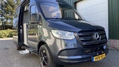 4p Mercedes-Benz bus uit 2021