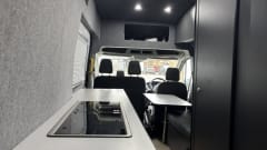 Camper – Ford bus met 3 slaapplaatsen uit 2019