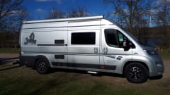 Bus camper with 2 length beds. Automatic 150 hp.
