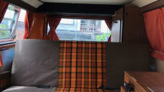 Orange  – Hip Orange retro Volkswagen T-2 Camper
