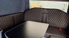 Betsy – Volkswagen campervan met 4 slaapplaatsen uit 2019