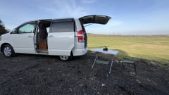 BONNIE  – Toyota campervan met 2 slaapplaatsen uit 2006