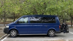 Bommeltje VW T5 met extra ruime leefruimte door verlengde versie. Uniek in de verhuur!  – VW T5 extended version with large lifting roof  