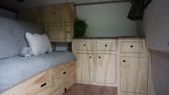 2p Volkswagen campervan uit 2013