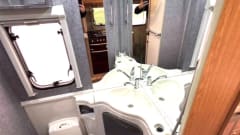 StarSpirit  – Camper met 2 slaapplaatsen. Volledig uitgerust. Geschikt voor off-grid gebruik.