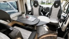 V-type – Sunlight buscamper compact met lengtebedden