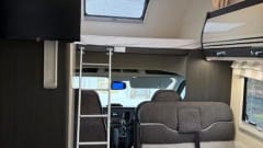 6 berth Ford Rollerteam 675