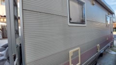 EvEn – Comfortable camper with 7 travel places and 7 sleeping places,