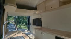 BigBlueBeast – Autobus Ford tout-terrain très spacieux pour 2 personnes