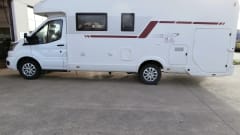 Luxe camper – Luxury automatic Ford 170 HP - With complete equipment for 4 people!
