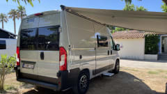 Camping-car 2 personnes (2024) McLouis Menfys Discovery Van 1