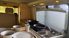 4p Volkswagen campervan uit 2004
