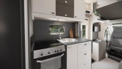 HSN – Swift semi-geïntegreerde camper met 5 slaapplaatsen vanaf 2025