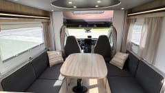 Happy Camper – Ruim uitgerust -5p Chausson 720 automaat - Nieuw!