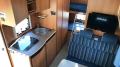 Complete & Compact 6-person camper with bunk bed (Luxury)