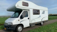 Hymer spacious 6p family camper with bunk beds