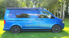 Sturdy Volkswagen T5 bus camper for 2-4 people
